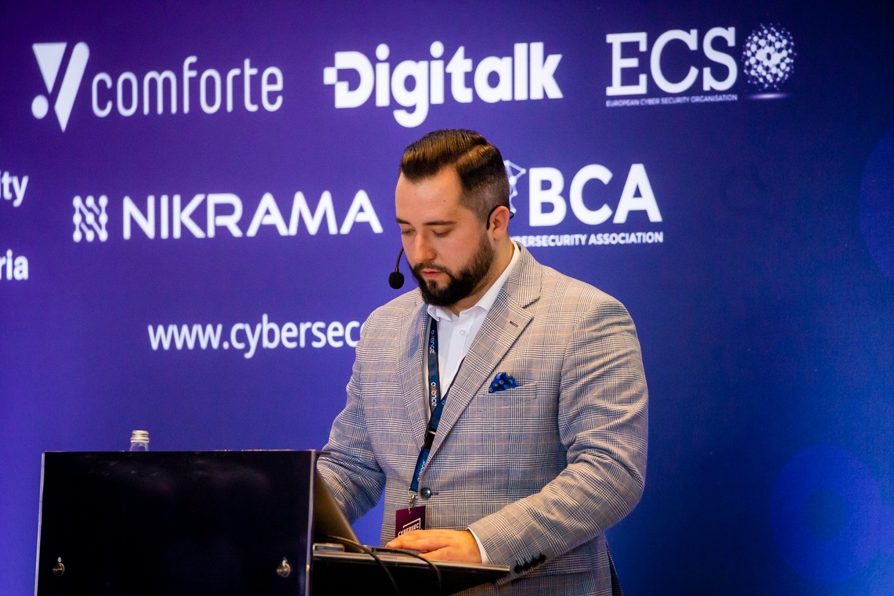Marcin Matuszewski from Axence demonstrating a live malware attack.